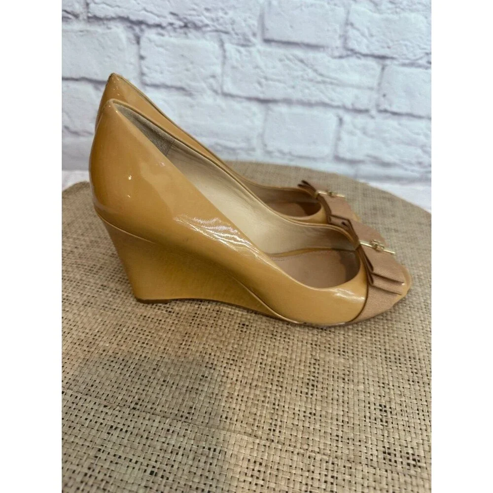 Tory Burch TRUDY gold yellow Patent Leather Wedge Pumps Bow size 9